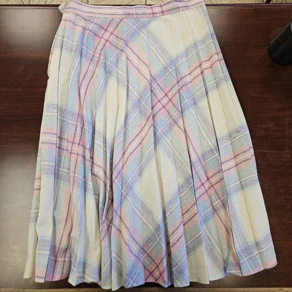 Vintage 1970's Plaid Pleated Below Knee Length Skirt by Freddie's Best. - Picture 3 of 10